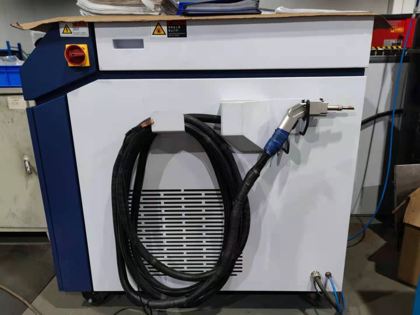 公司最新引進(jìn)精密鈑金利器,激光焊機(jī)